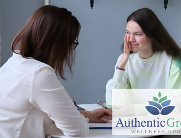 A therapist discussing with a teenage girl. A therapist for counseling for anxiety in Hinsdale.