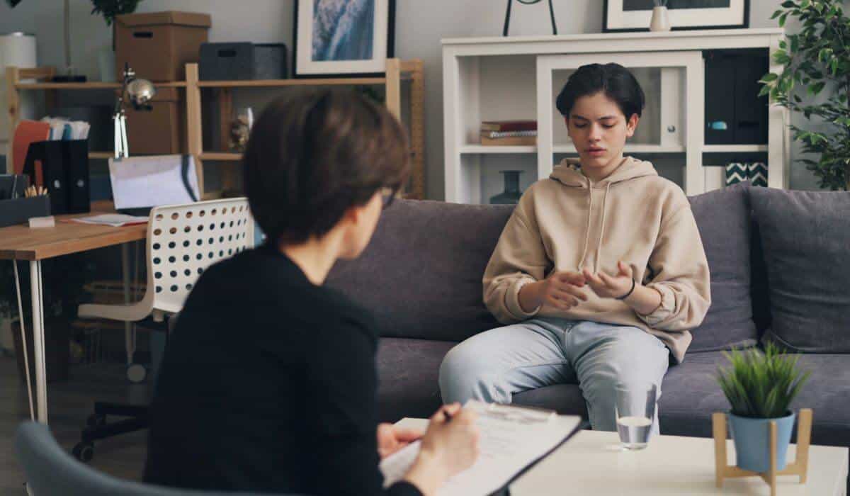 Therapist guiding a client through an EMDR therapy session, highlighting the benefits of EMDR therapy.